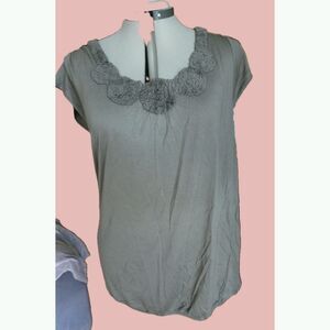 Ann Taylor Loft Taupe Tobacco Brown Knit 3D Ribbon applique neck top L